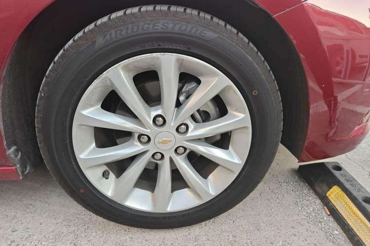 Used Chevrolet Cruze 2018 320 Automatic Pioneer Sunroof Edition Right Front Wheel Hub