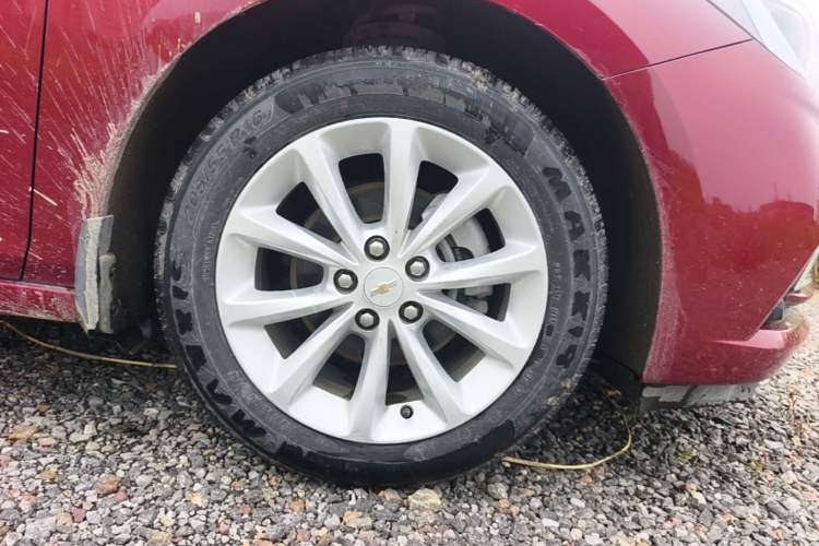 Used Chevrolet Cruze 2018 Revised Version 320 Automatic Pioneer Edition Right Front Wheel Hub
