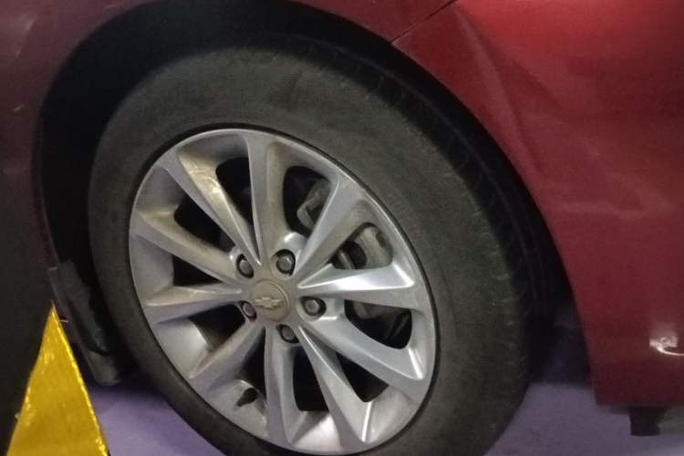 Used Chevrolet Cruze 2018 320 Automatic Pioneer Sunroof Edition Right Front Wheel Hub