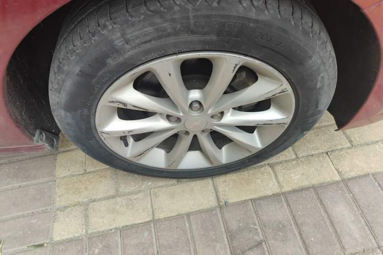 Used Chevrolet Cruze 2018 Hatchback 320 Automatic Pioneer Sunroof Edition Right Front Wheel Hub