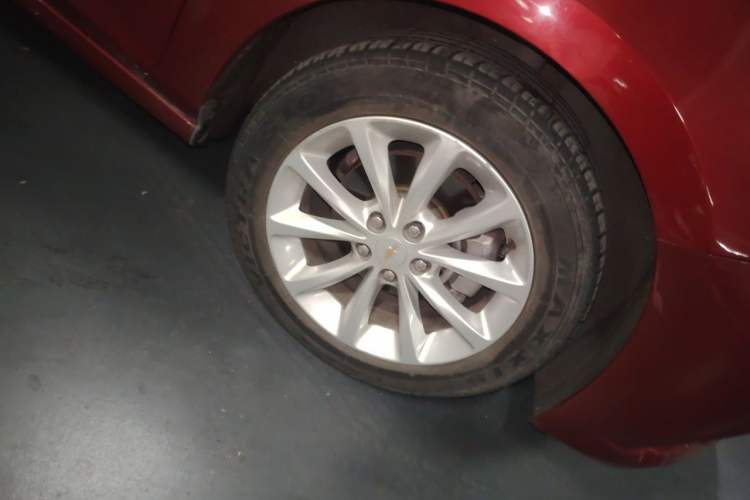 Used Chevrolet Cruze 2018 320 Automatic Pioneer Sunroof Edition Right Front Wheel Hub