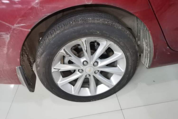 Used Chevrolet Cruze 2018 320 Automatic Pioneer Sunroof Edition Right Rear Wheel Hub