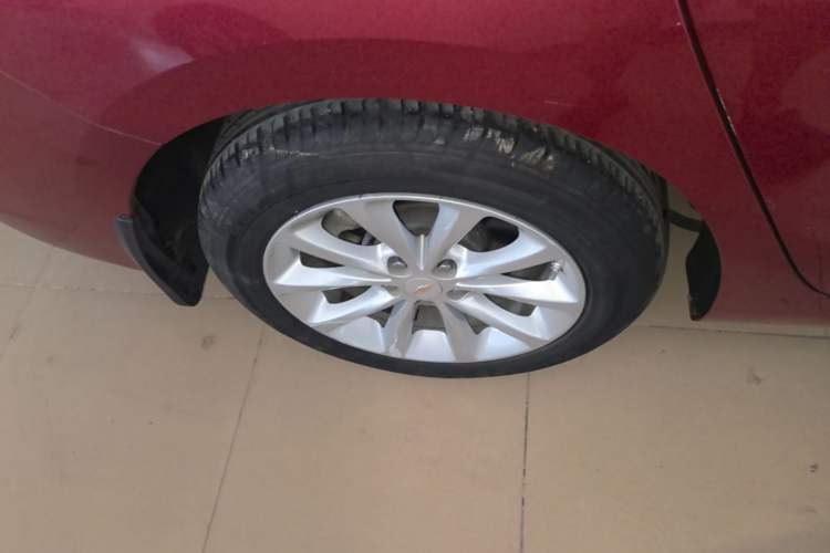 Used Chevrolet Cruze 2018 320 Automatic Pioneer Sunroof Edition Right Rear Wheel Hub