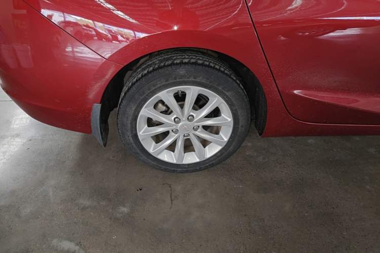 Used Chevrolet Cruze 2018 320 Automatic Pioneer Sunroof Edition Right Rear Wheel Hub