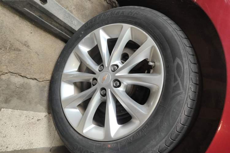 Used Chevrolet Cruze 2018 320 Automatic Pioneer Sunroof Edition Right Rear Wheel Hub