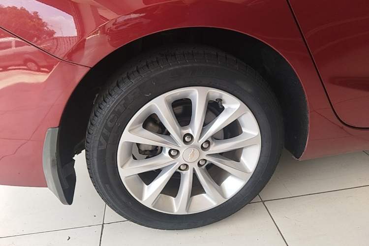 Used Chevrolet Cruze 2018 320 Automatic Pioneer Sunroof Edition Right Rear Wheel Hub