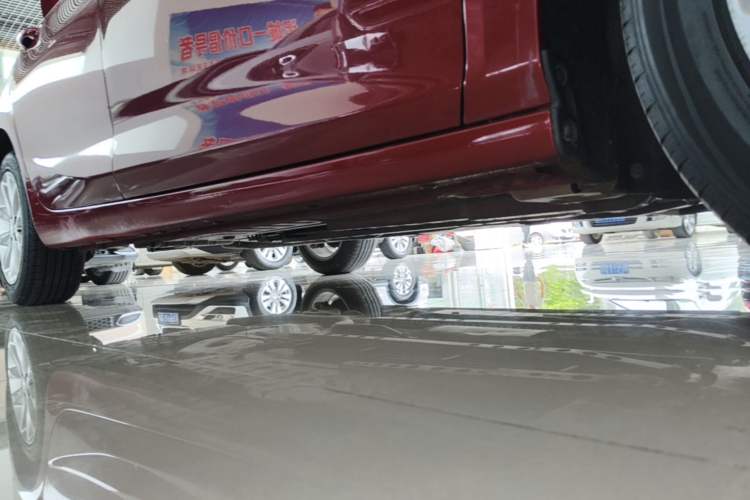 Used Chevrolet Cruze 2018 320 Automatic Pioneer Sunroof Edition Right Side Sill