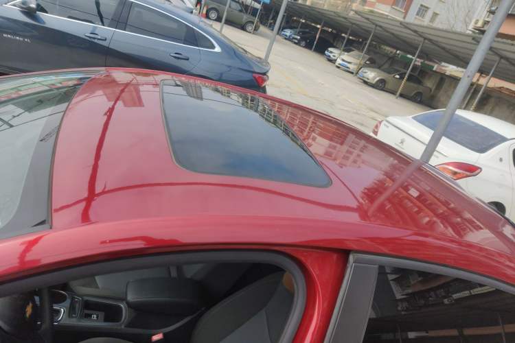 Used Chevrolet Cruze 2018 320 Automatic Pioneer Sunroof Edition Roof