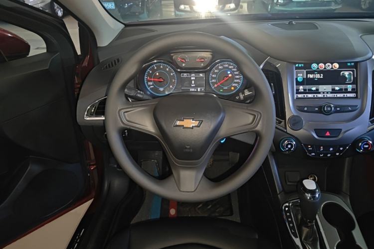 Used Chevrolet Cruze 2018 320 Automatic Pioneer Sunroof Edition Steering Wheel