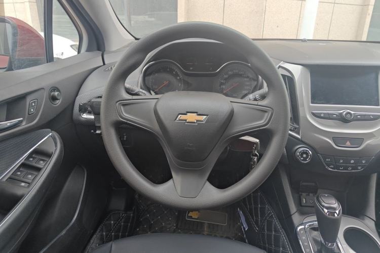 Used Chevrolet Cruze 2018 320 Automatic Pioneer Sunroof Edition Steering Wheel