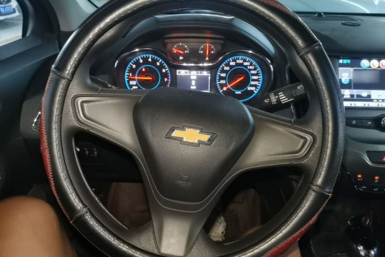 Used Chevrolet Cruze 2018 320 Automatic Pioneer Sunroof Edition Steering Wheel
