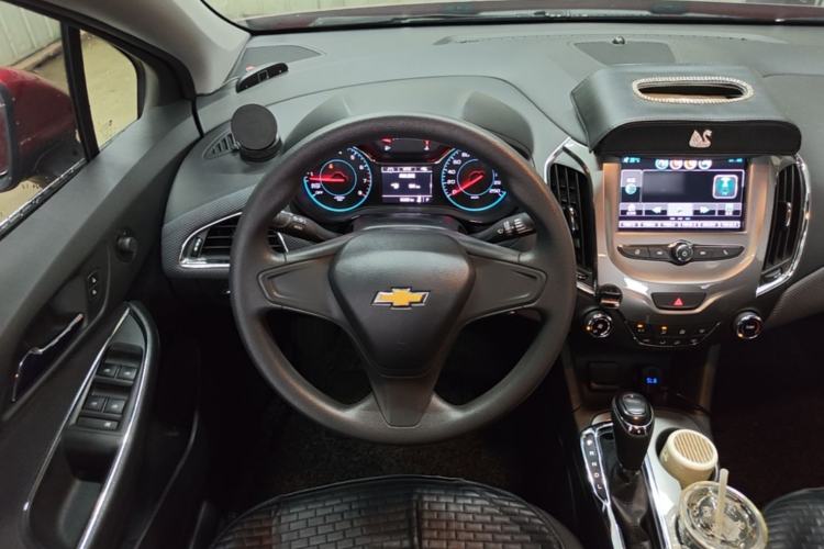 Used Chevrolet Cruze 2018 320 Automatic Pioneer Sunroof Edition Steering Wheel