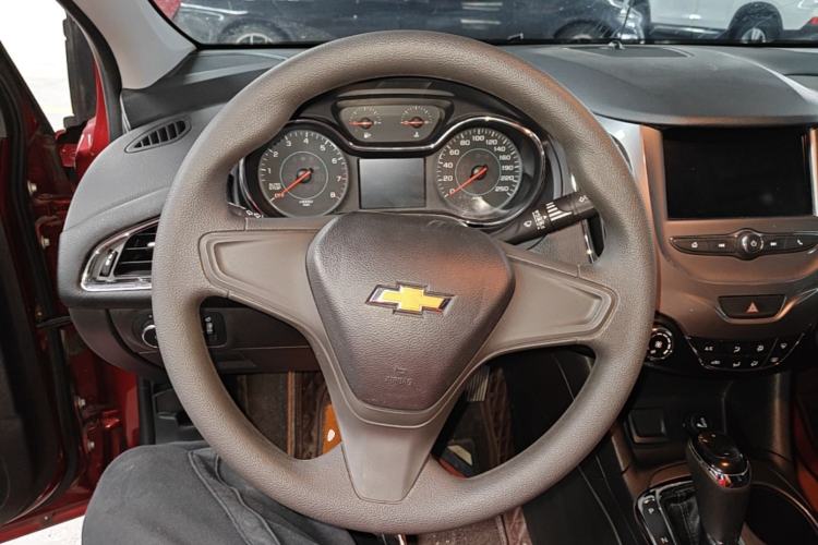 Used Chevrolet Cruze 2018 320 Automatic Pioneer Sunroof Edition Steering Wheel