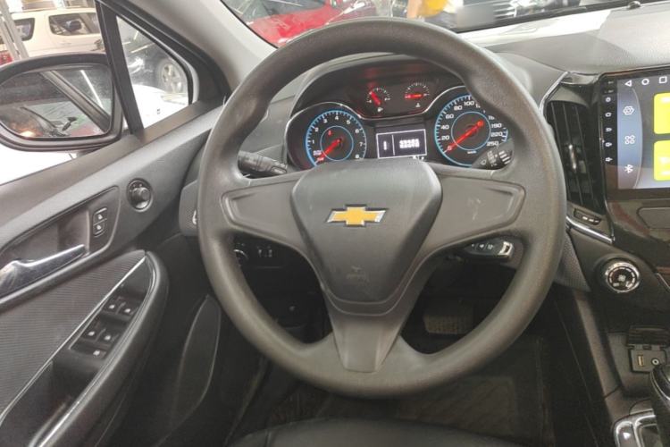 Used Chevrolet Cruze 2018 320 Automatic Pioneer Sunroof Edition Steering Wheel