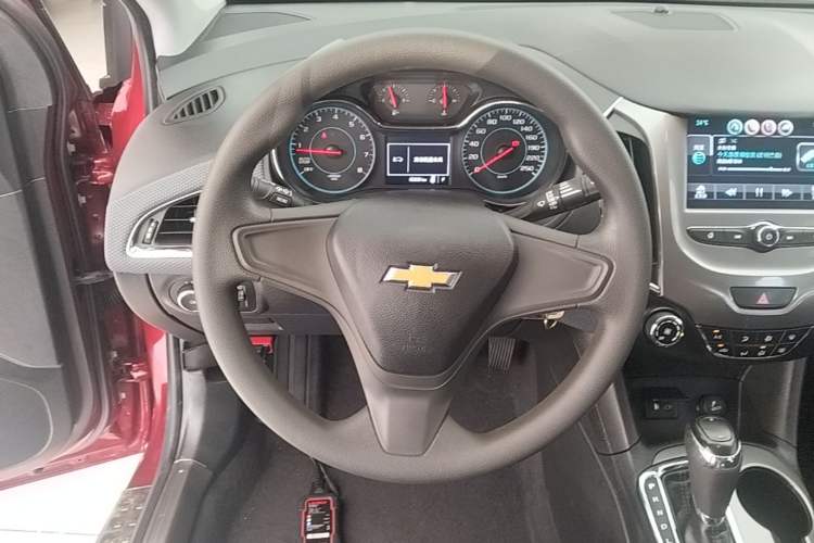 Used Chevrolet Cruze 2018 320 Automatic Pioneer Sunroof Edition Steering Wheel
