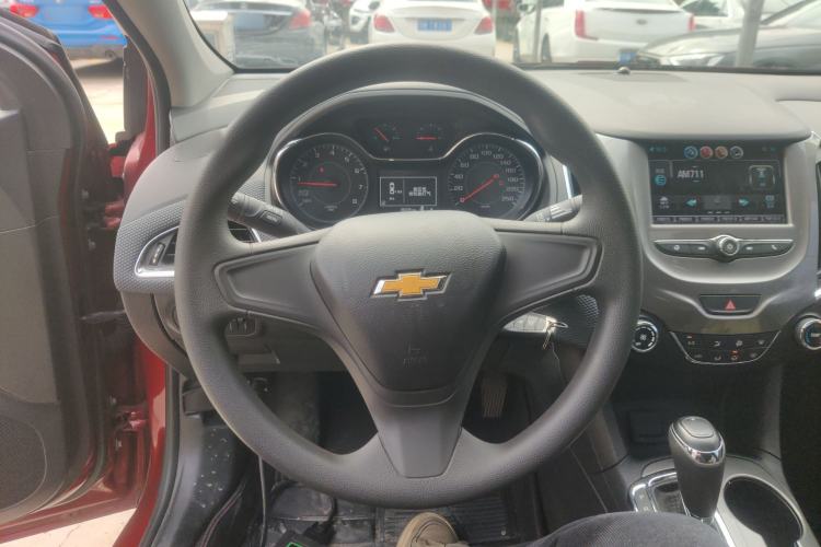 Used Chevrolet Cruze 2018 320 Automatic Pioneer Sunroof Edition Steering Wheel