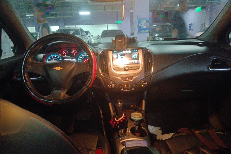 Used Chevrolet Cruze 2018 320 Automatic Pioneer Sunroof Edition Steering Wheel