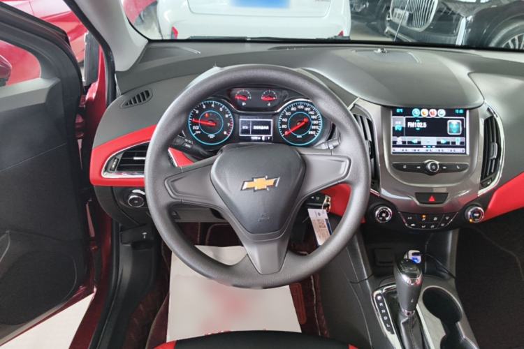 Used Chevrolet Cruze 2018 320 Automatic Pioneer Sunroof Edition Steering Wheel