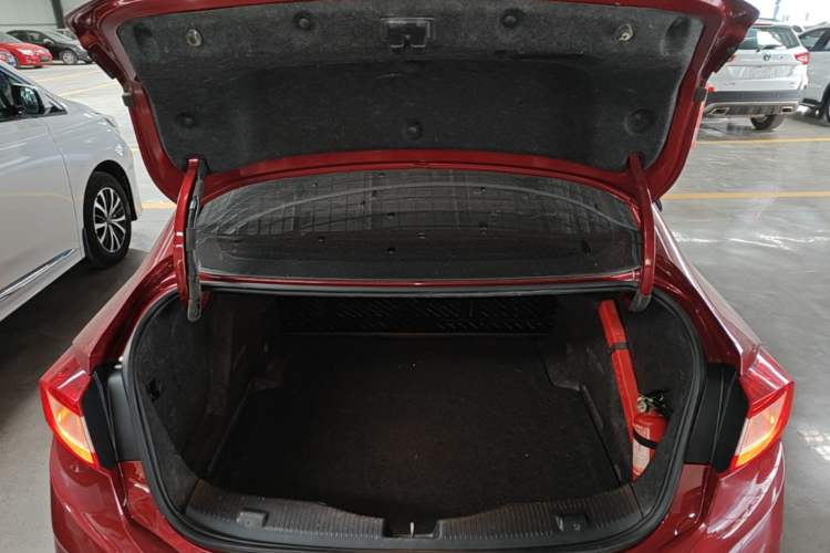 Used Chevrolet Cruze 2018 320 Automatic Pioneer Sunroof Edition Trunk