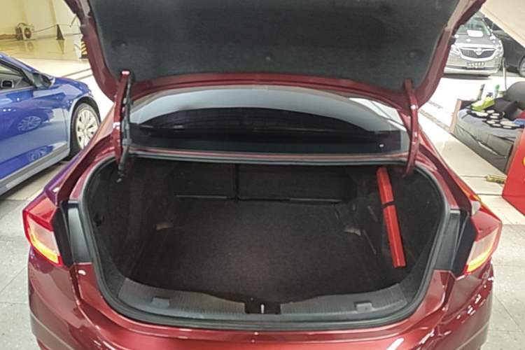 Used Chevrolet Cruze 2018 320 Automatic Xuanfeng Urban Edition Trunk