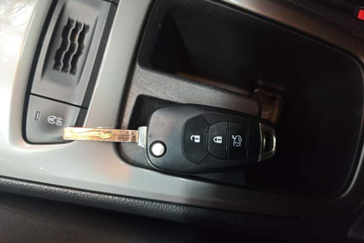 Used Chevrolet Cruze 2018 320 Automatic Pioneer Sunroof Edition Vehicle Key