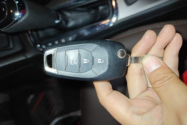 Used Chevrolet Cruze 2018 320 Automatic Pioneer Sunroof Edition Vehicle Key