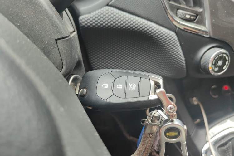 Used Chevrolet Cruze 2018 Hatchback 320 Automatic Pioneer Sunroof Edition Vehicle Key