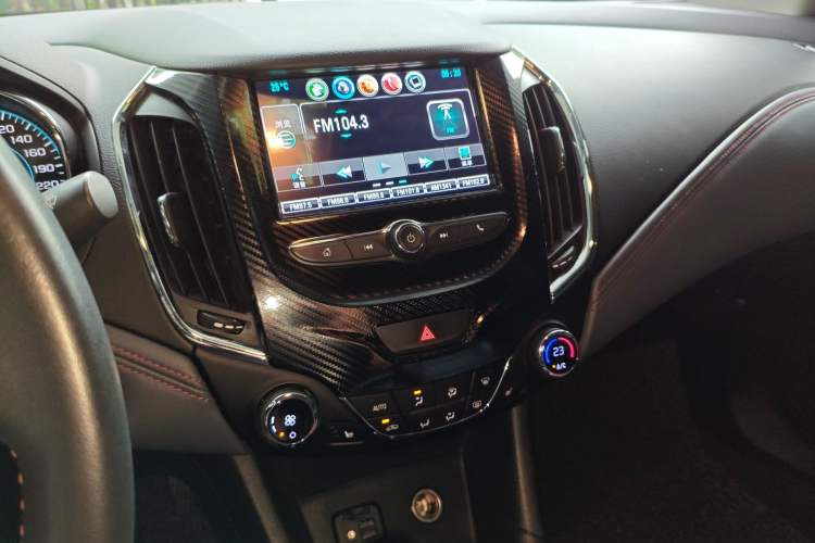 Used Chevrolet Cruze 2018 Redline 330T Dual-Clutch Flagship Edition Audio And AC Panel