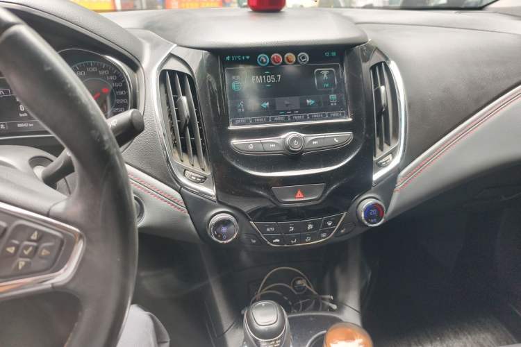 Used Chevrolet Cruze 2018 Redline 330T Dual-Clutch Flagship Edition Audio And AC Panel
