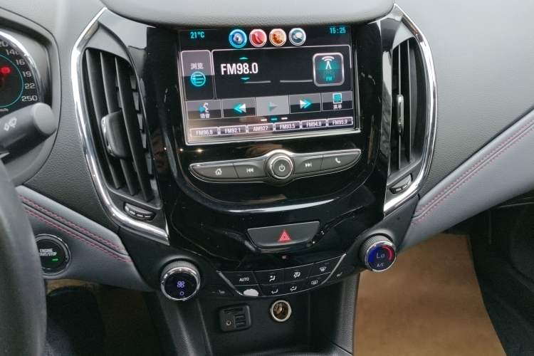 Used Chevrolet Cruze 2018 Redline 330T Dual-Clutch Flagship Edition Audio And AC Panel