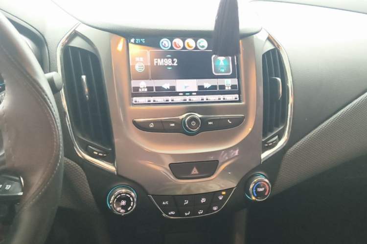 Used Chevrolet Cruze 2018 Redline 320 Automatic Pioneer Edition Audio And AC Panel