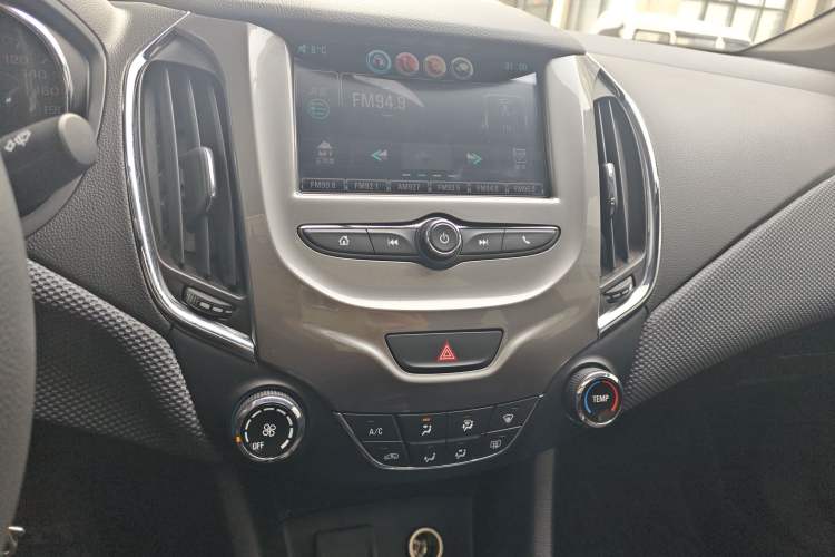 Used Chevrolet Cruze 2018 Redline 320 Automatic Pioneer Edition Audio And AC Panel