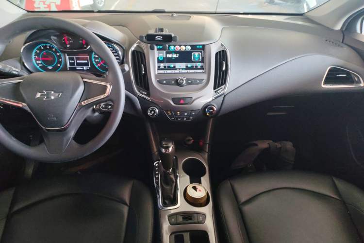 Used Chevrolet Cruze 2018 Redline 320 Automatic Pioneer Edition Audio And AC Panel