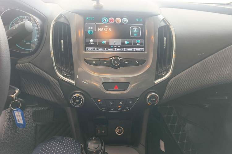 Used Chevrolet Cruze 2018 Redline 320 Automatic Pioneer Edition Audio And AC Panel
