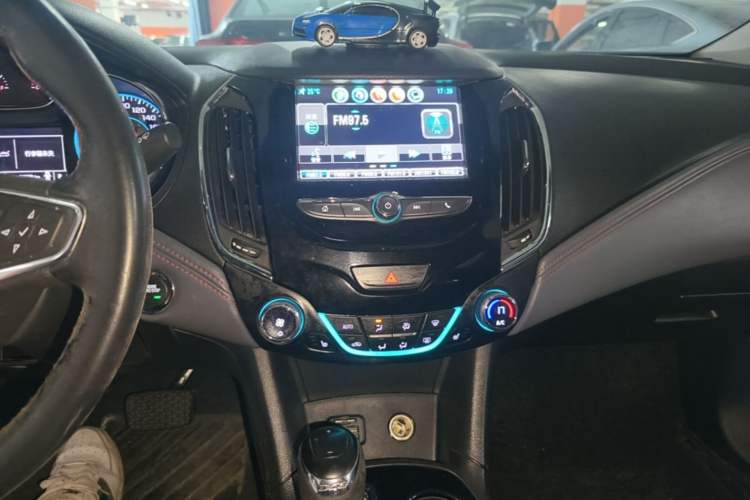 Used Chevrolet Cruze 2018 Redline 330T Dual-Clutch Flagship Edition Audio And AC Panel