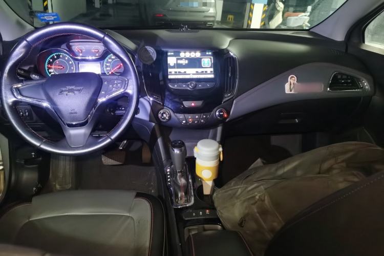 Used Chevrolet Cruze 2018 Redline 320 Automatic Xuanfeng Urban Edition Center Console