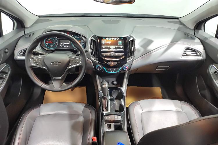 Used Chevrolet Cruze 2018 Redline 330T Dual-Clutch Flagship Edition Center Console