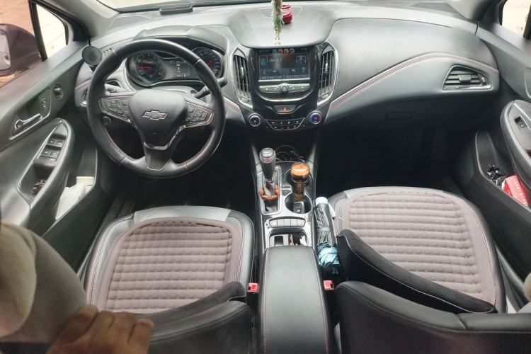 Used Chevrolet Cruze 2018 Redline 330T Dual-Clutch Flagship Edition Center Console