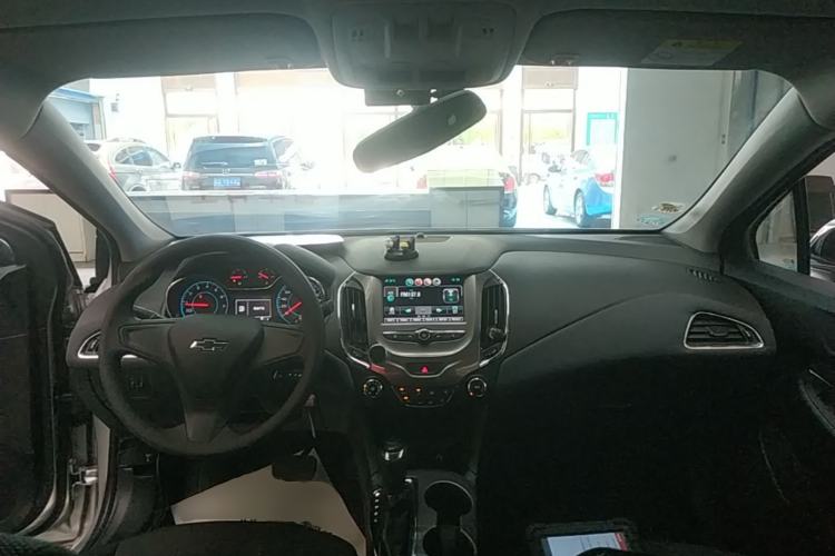 Used Chevrolet Cruze 2018 Redline 320 Automatic Pioneer Edition Center Console