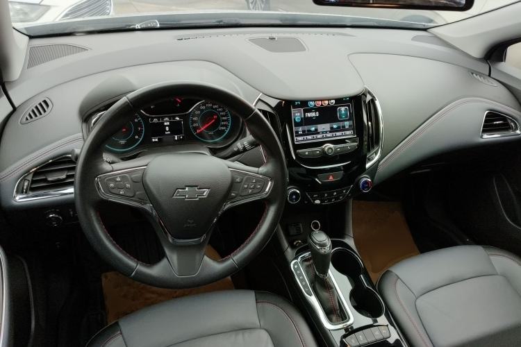 Used Chevrolet Cruze 2018 Redline 330T Dual-Clutch Flagship Edition Center Console