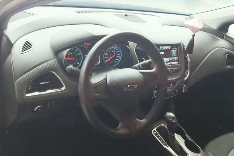 Used Chevrolet Cruze 2018 Redline 320 Automatic Pioneer Edition Center Console