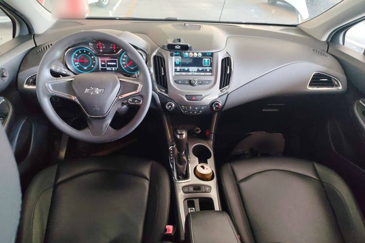Used Chevrolet Cruze 2018 Redline 320 Automatic Pioneer Edition Center Console