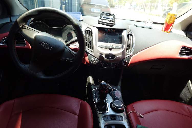 Used Chevrolet Cruze 2018 Redline 320 Automatic Pioneer Edition Center Console
