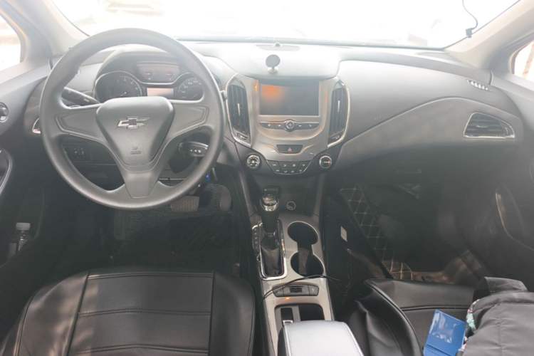Used Chevrolet Cruze 2018 Redline 320 Automatic Pioneer Edition Center Console