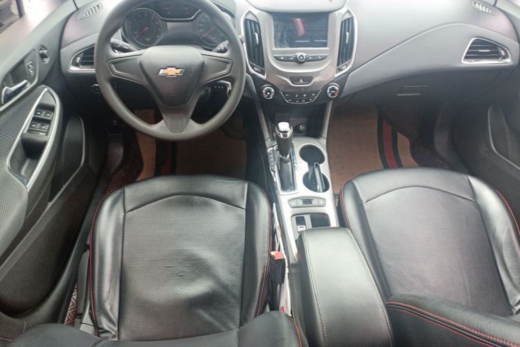 Used Chevrolet Cruze 2018 Hatchback 320 Automatic Pioneer Sunroof Edition Center Console