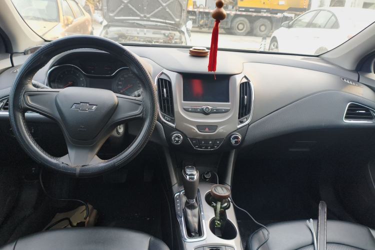 Used Chevrolet Cruze 2018 Redline 320 Automatic Pioneer Edition Center Console