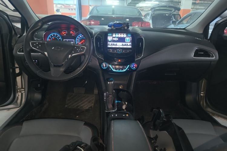 Used Chevrolet Cruze 2018 Redline 330T Dual-Clutch Flagship Edition Center Console