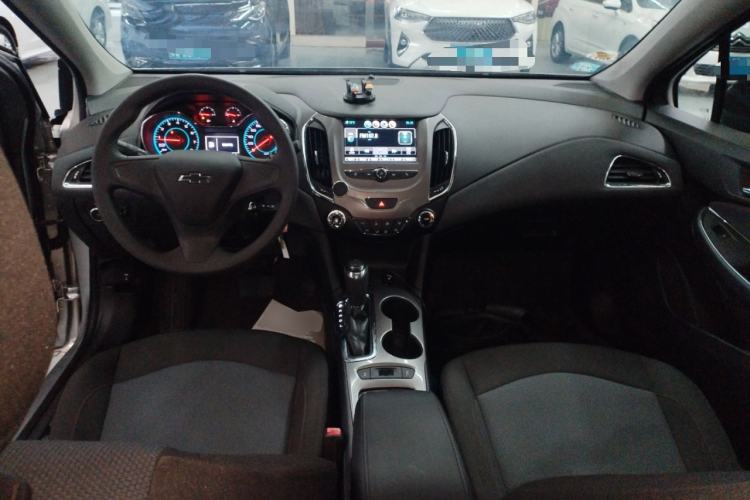 Used Chevrolet Cruze 2018 Redline 320 Automatic Pioneer Edition Center Console