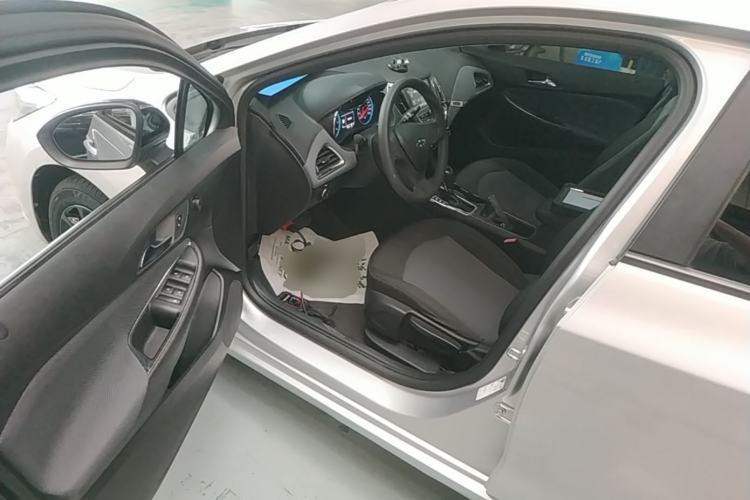 Used Chevrolet Cruze 2018 Redline 320 Automatic Pioneer Edition Driver Seat