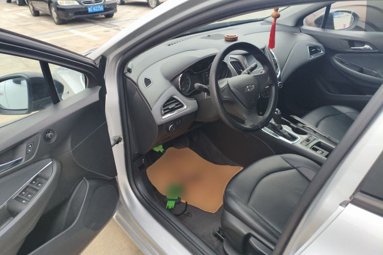 Used Chevrolet Cruze 2018 Redline 320 Automatic Pioneer Edition Driver Seat